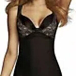 $75 Maidenform Sensuously Shaping Wear Your Own Bra Slip #DM2002 Black Medium